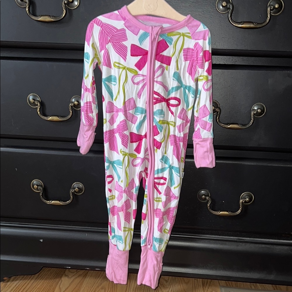 Little sleepies ribbons and bows zippy